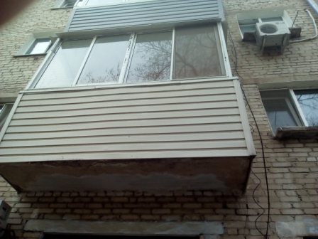 отделка балкона в Хабаровске